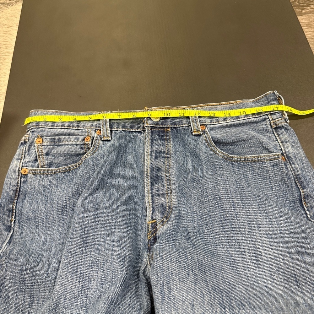 Levi's Medium Wash 501 Original Fit Men's Jeans - Picture 13 of 15